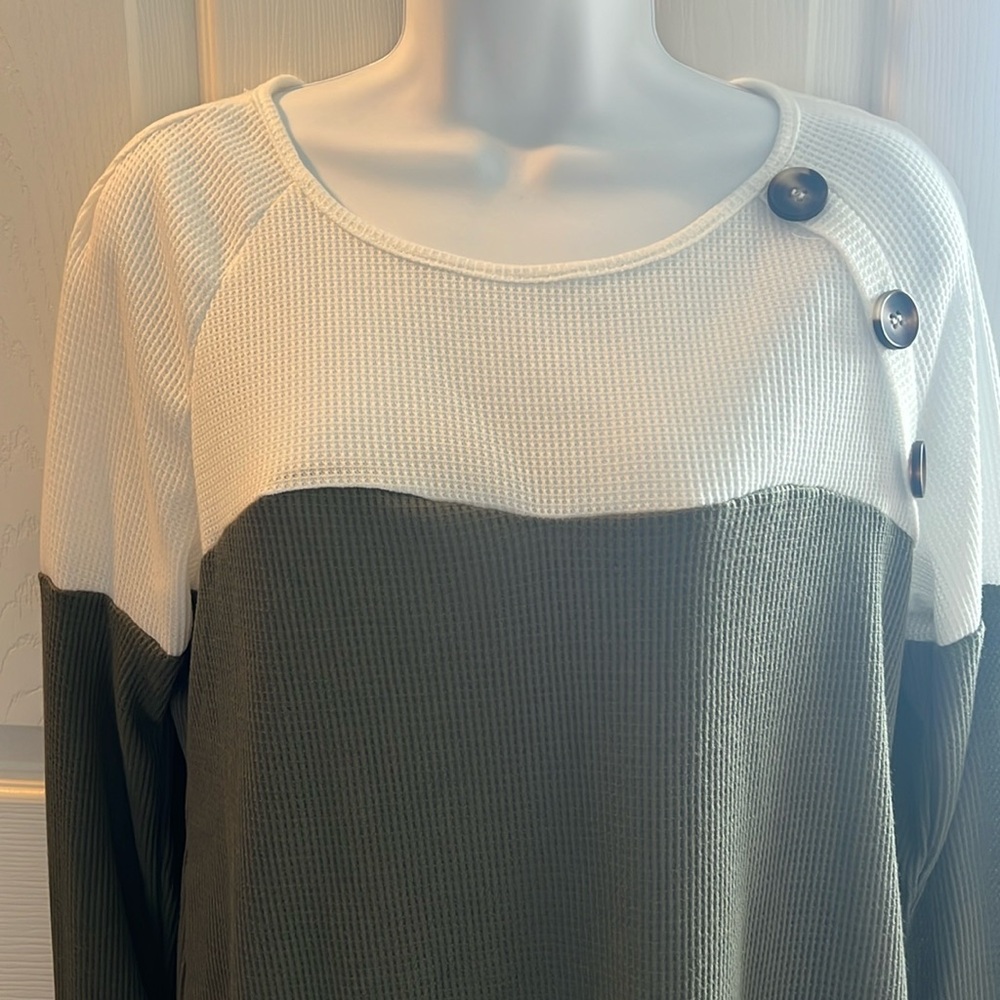Green and white light sweater